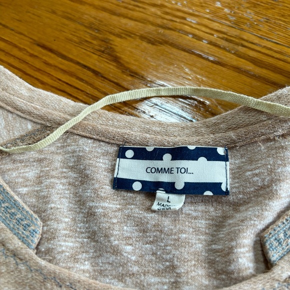 Comme Toi long sleeve top.  Tan.  Good condition.  Size Large - Picture 2 of 5